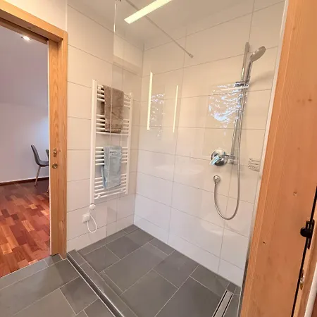 123 Dachterrassen-wohnung Im Kuenstlerhaus - Naehe Bodensee * Moeggers